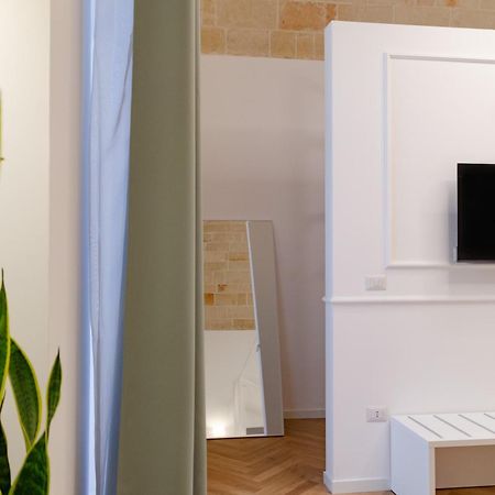 Apulialux - San Lorenzo Luxury Apartment Con Jacuzzi In Centro Brindisi Exterior photo