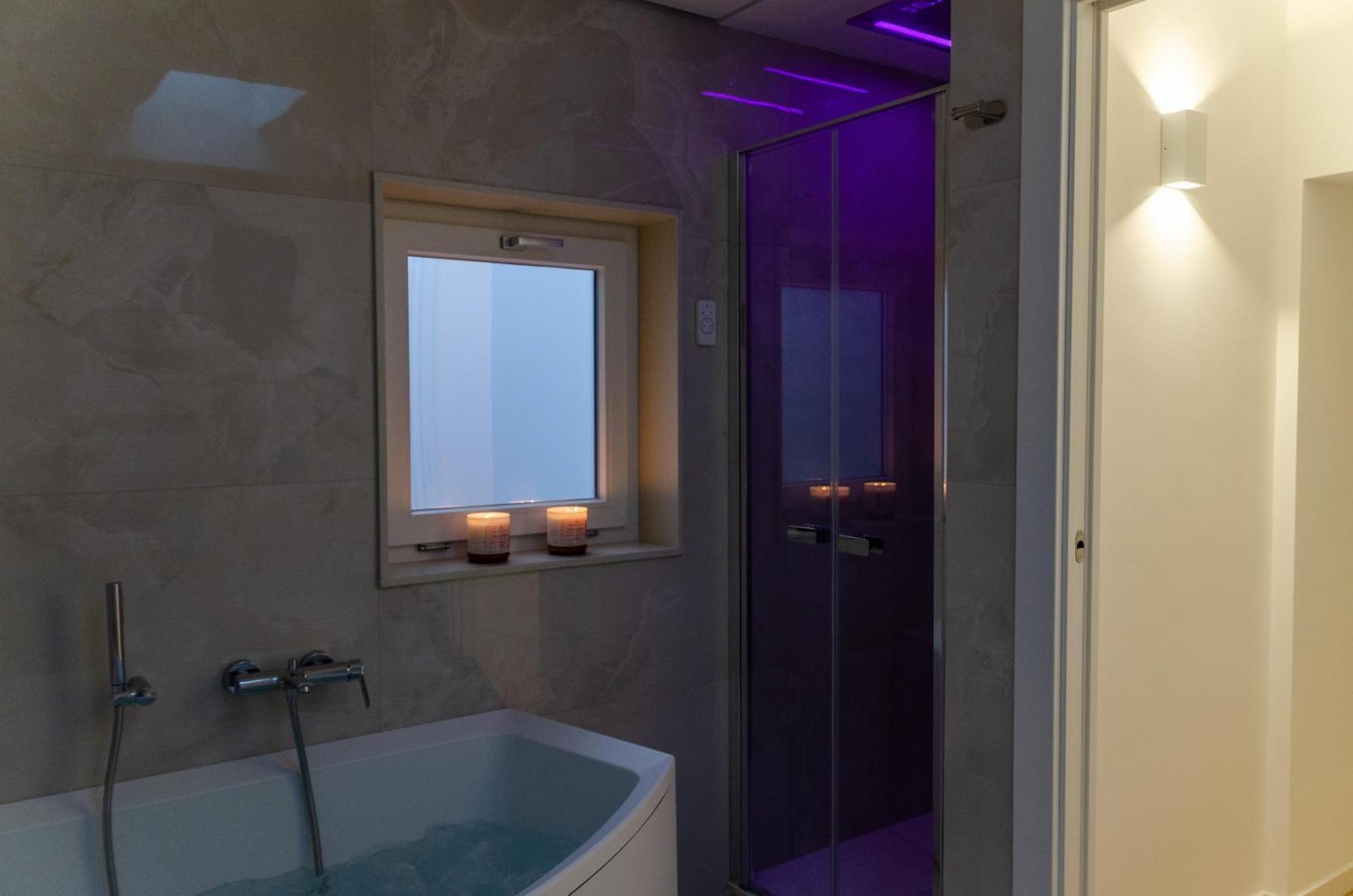 Apulialux - San Lorenzo Luxury Apartment Con Jacuzzi In Centro Brindisi Exterior photo