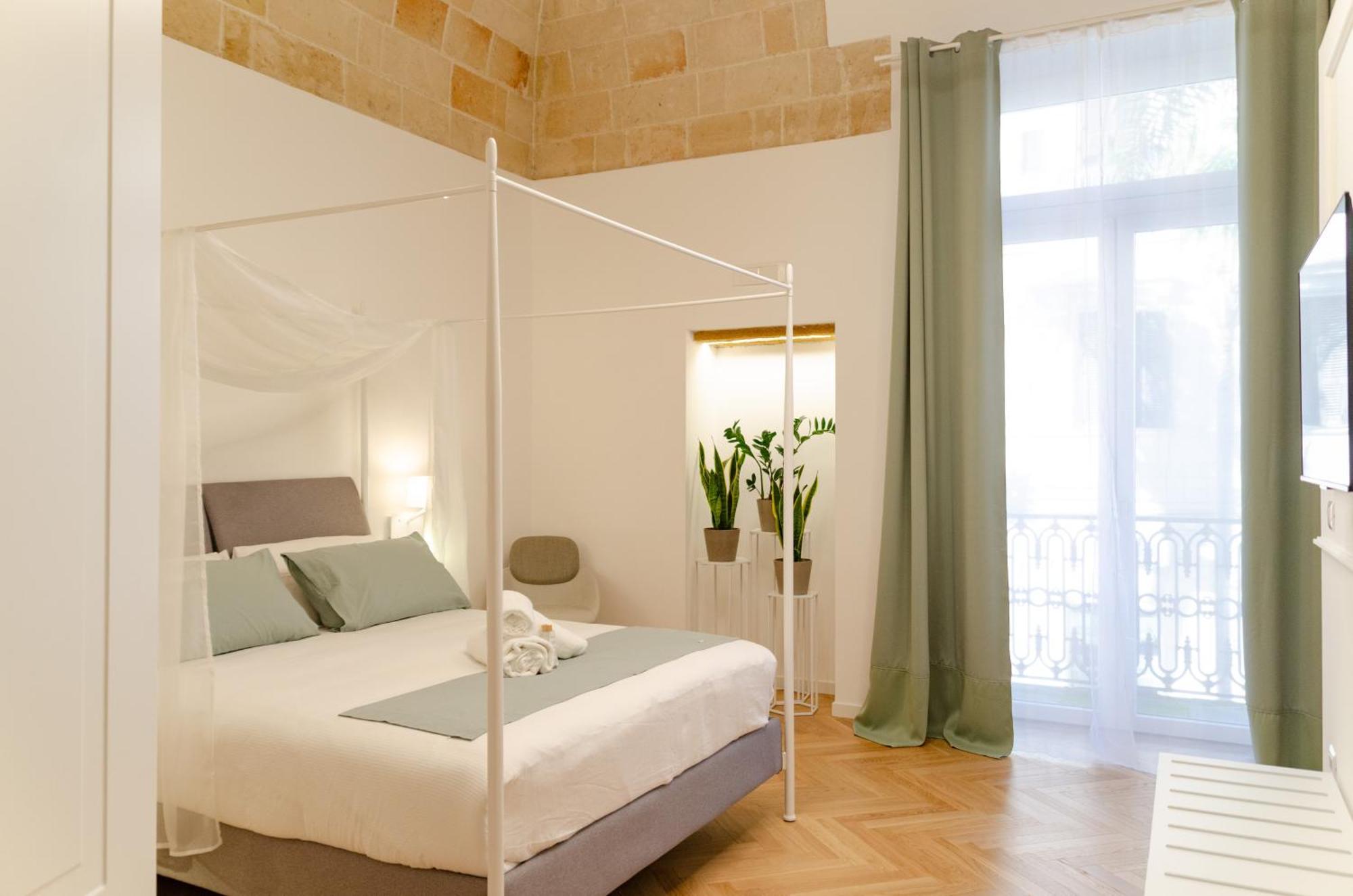 Apulialux - San Lorenzo Luxury Apartment Con Jacuzzi In Centro Brindisi Exterior photo