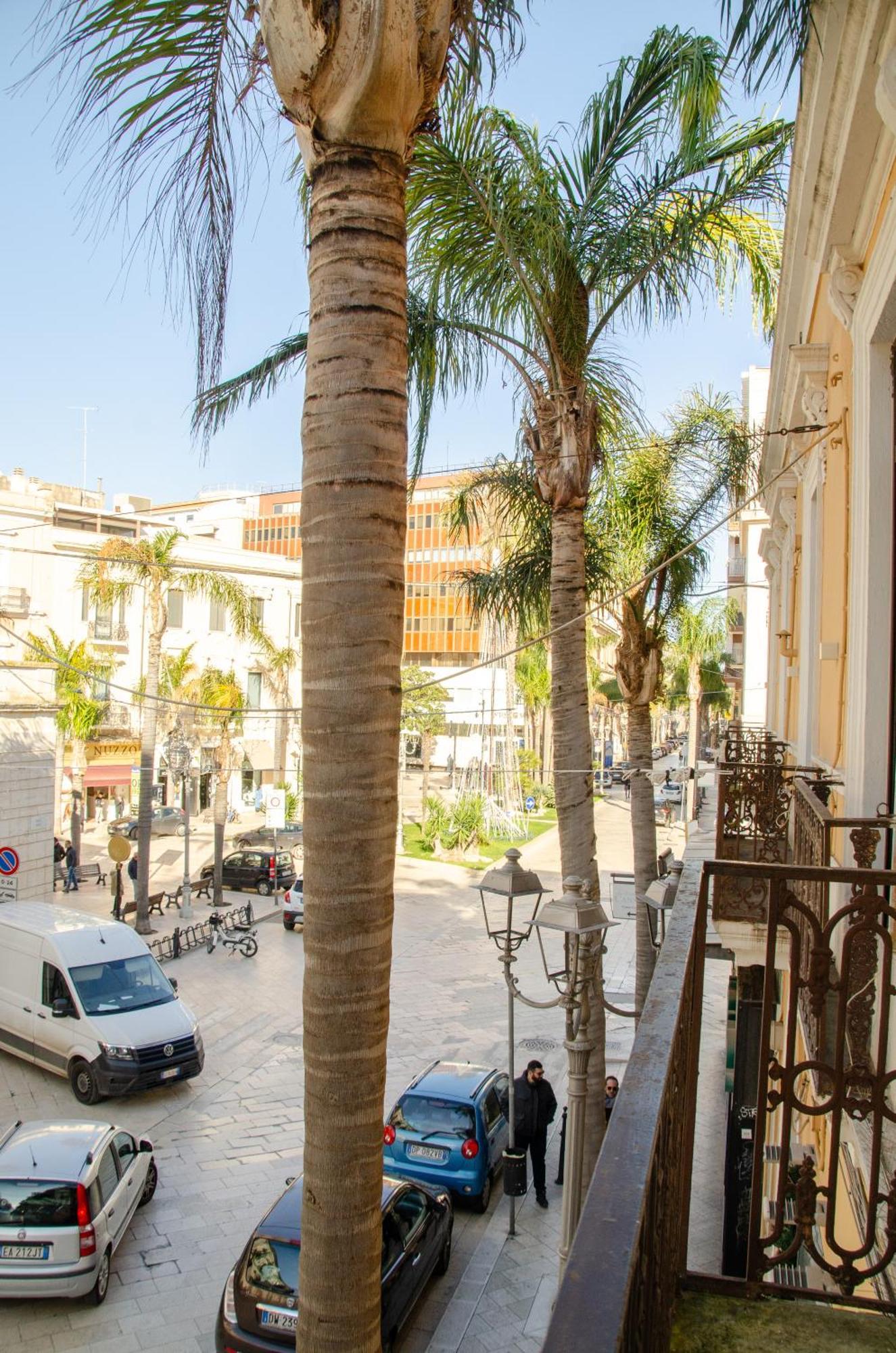 Apulialux - San Lorenzo Luxury Apartment Con Jacuzzi In Centro Brindisi Exterior photo