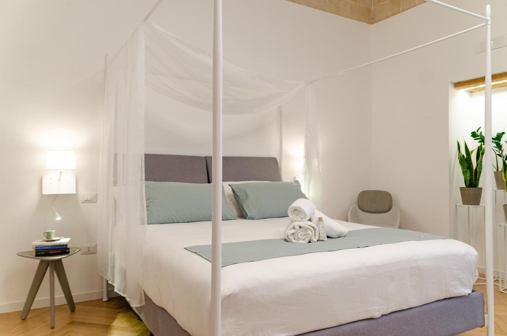Apulialux - San Lorenzo Luxury Apartment Con Jacuzzi In Centro Brindisi Exterior photo