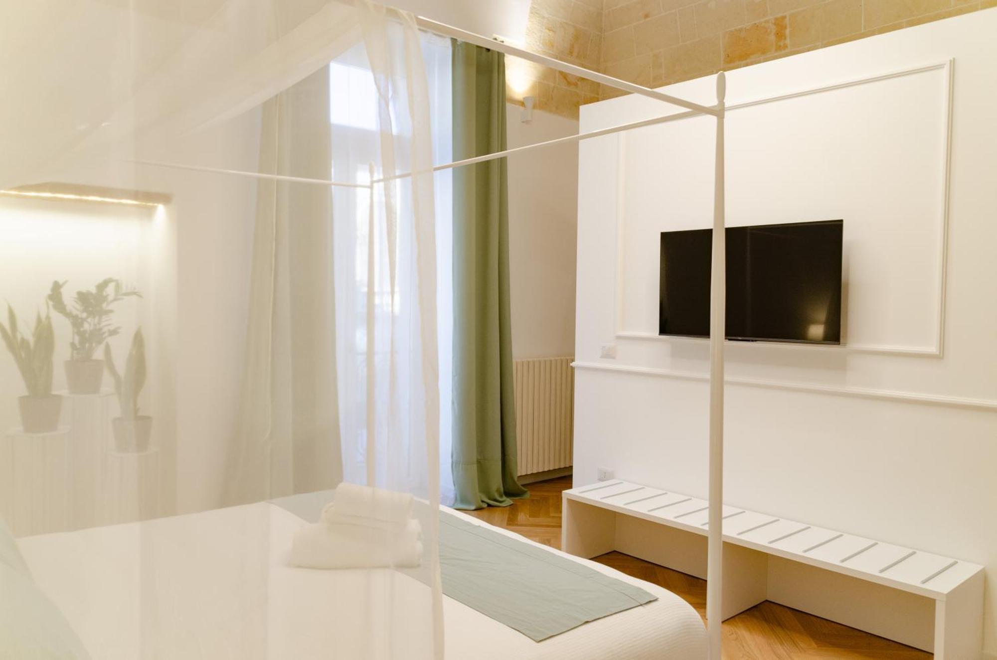 Apulialux - San Lorenzo Luxury Apartment Con Jacuzzi In Centro Brindisi Exterior photo