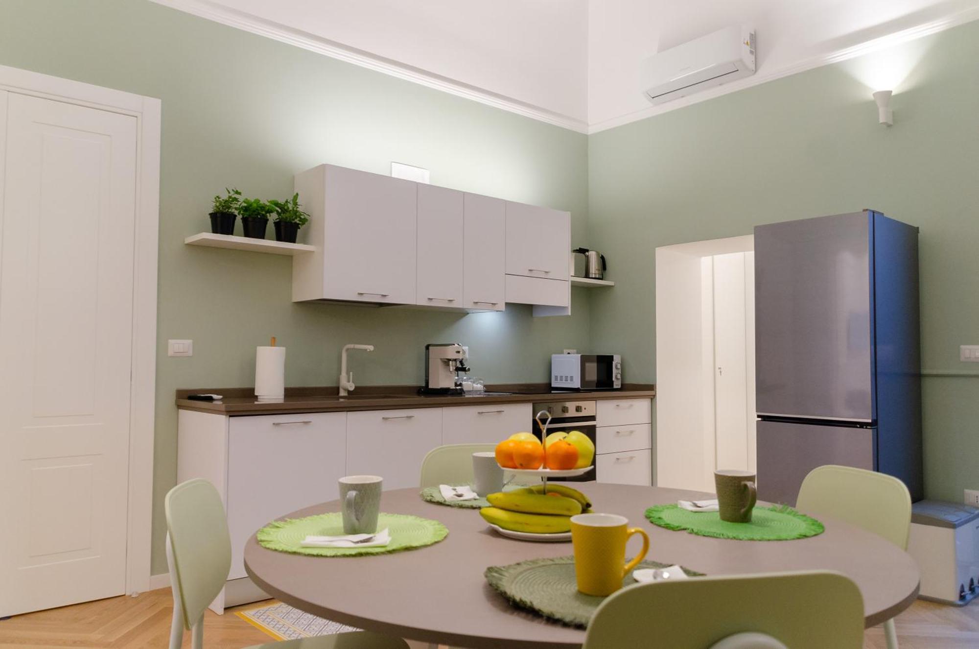 Apulialux - San Lorenzo Luxury Apartment Con Jacuzzi In Centro Brindisi Exterior photo