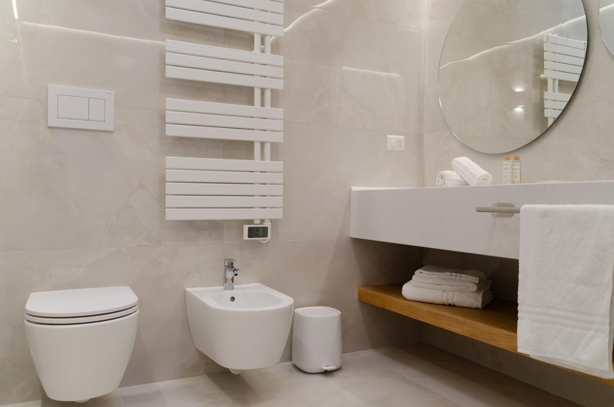 Apulialux - San Lorenzo Luxury Apartment Con Jacuzzi In Centro Brindisi Exterior photo