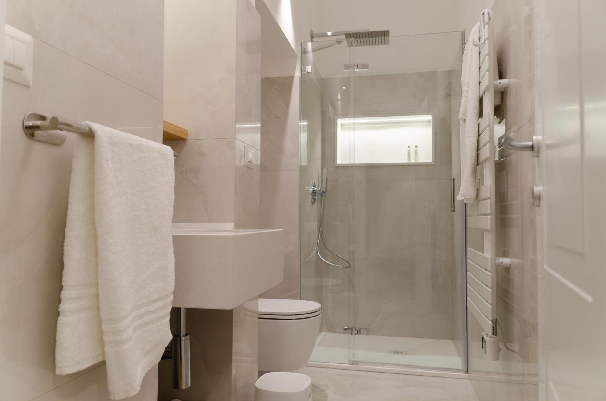 Apulialux - San Lorenzo Luxury Apartment Con Jacuzzi In Centro Brindisi Exterior photo