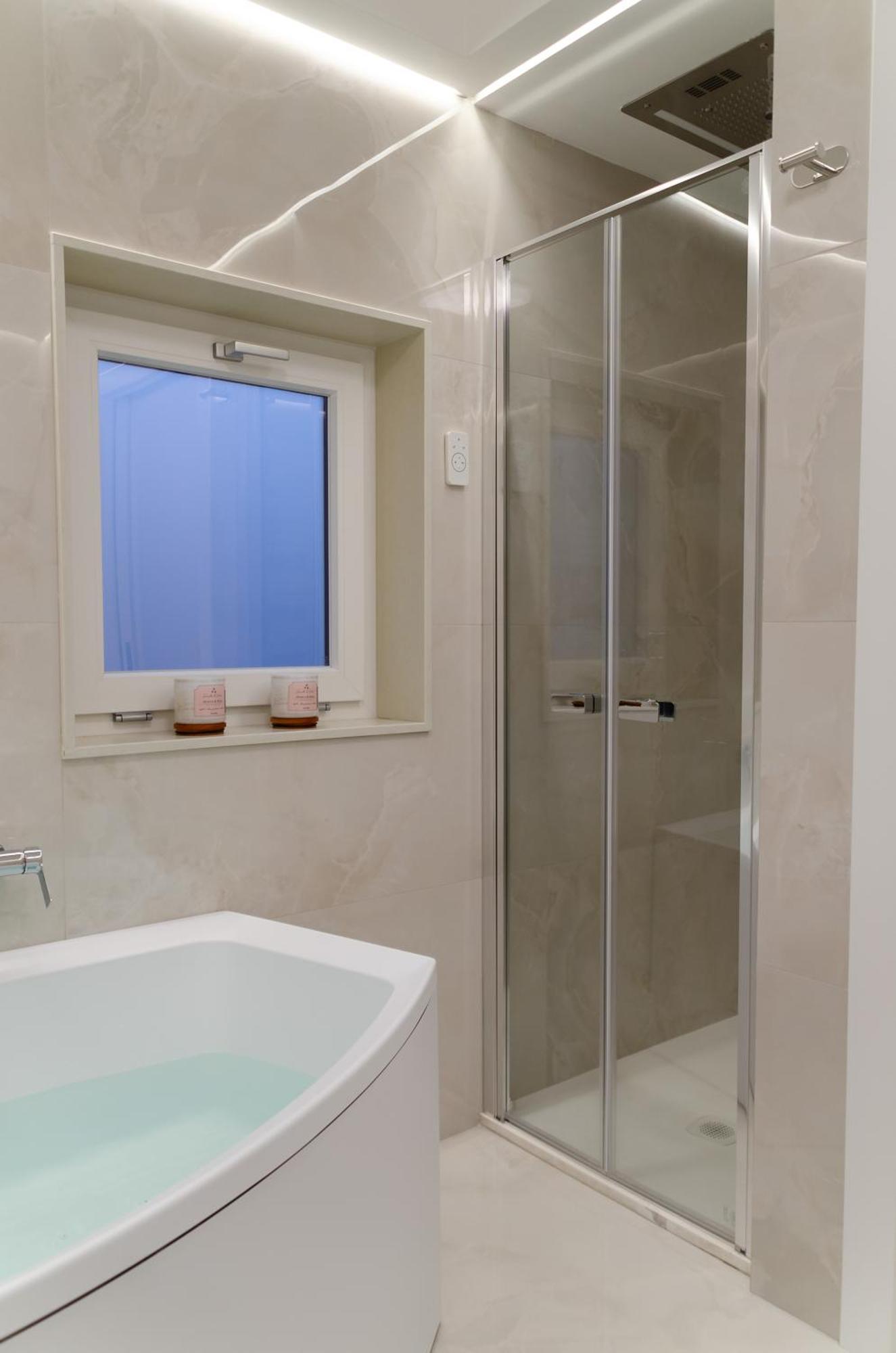 Apulialux - San Lorenzo Luxury Apartment Con Jacuzzi In Centro Brindisi Exterior photo