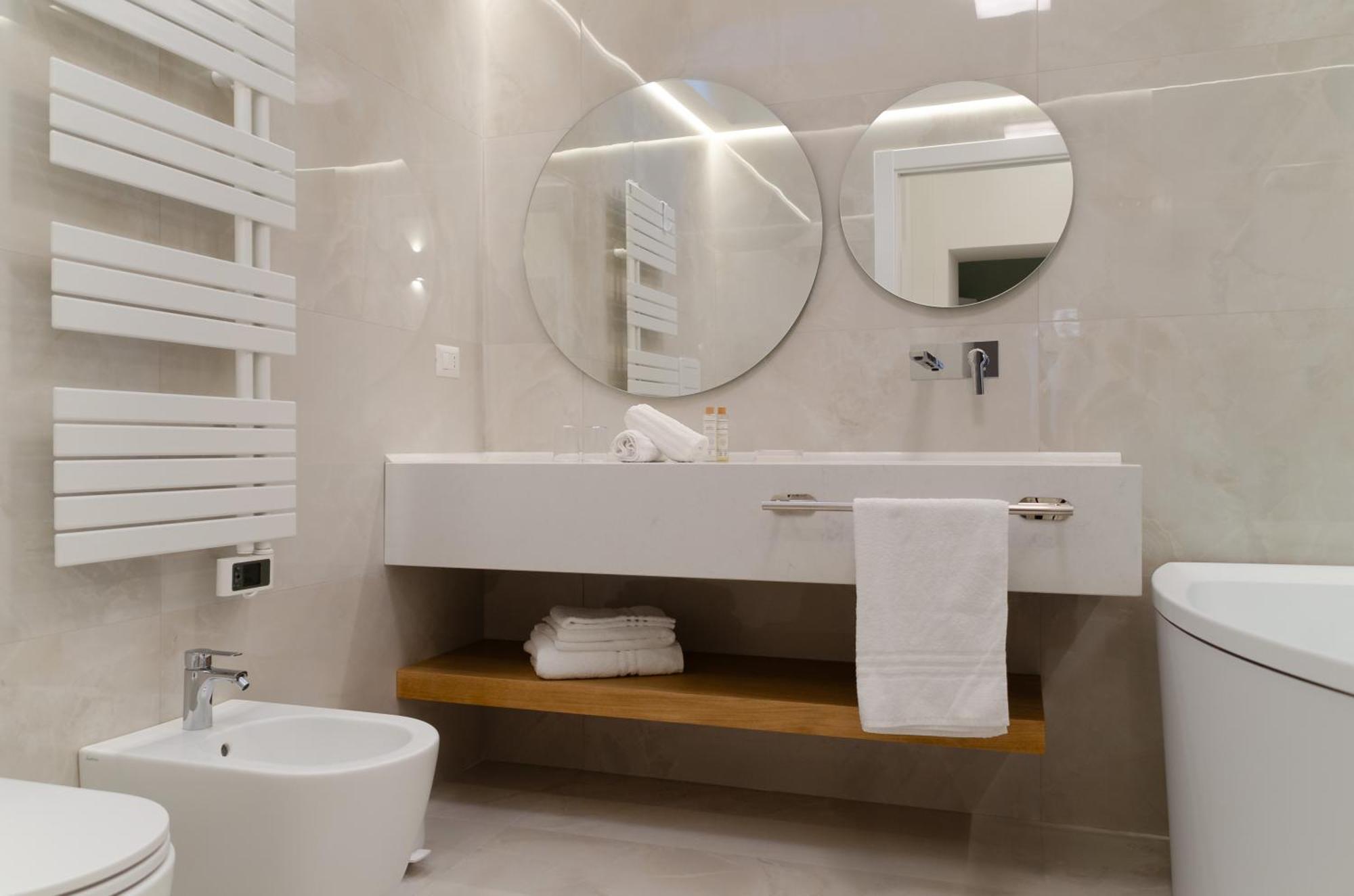 Apulialux - San Lorenzo Luxury Apartment Con Jacuzzi In Centro Brindisi Exterior photo
