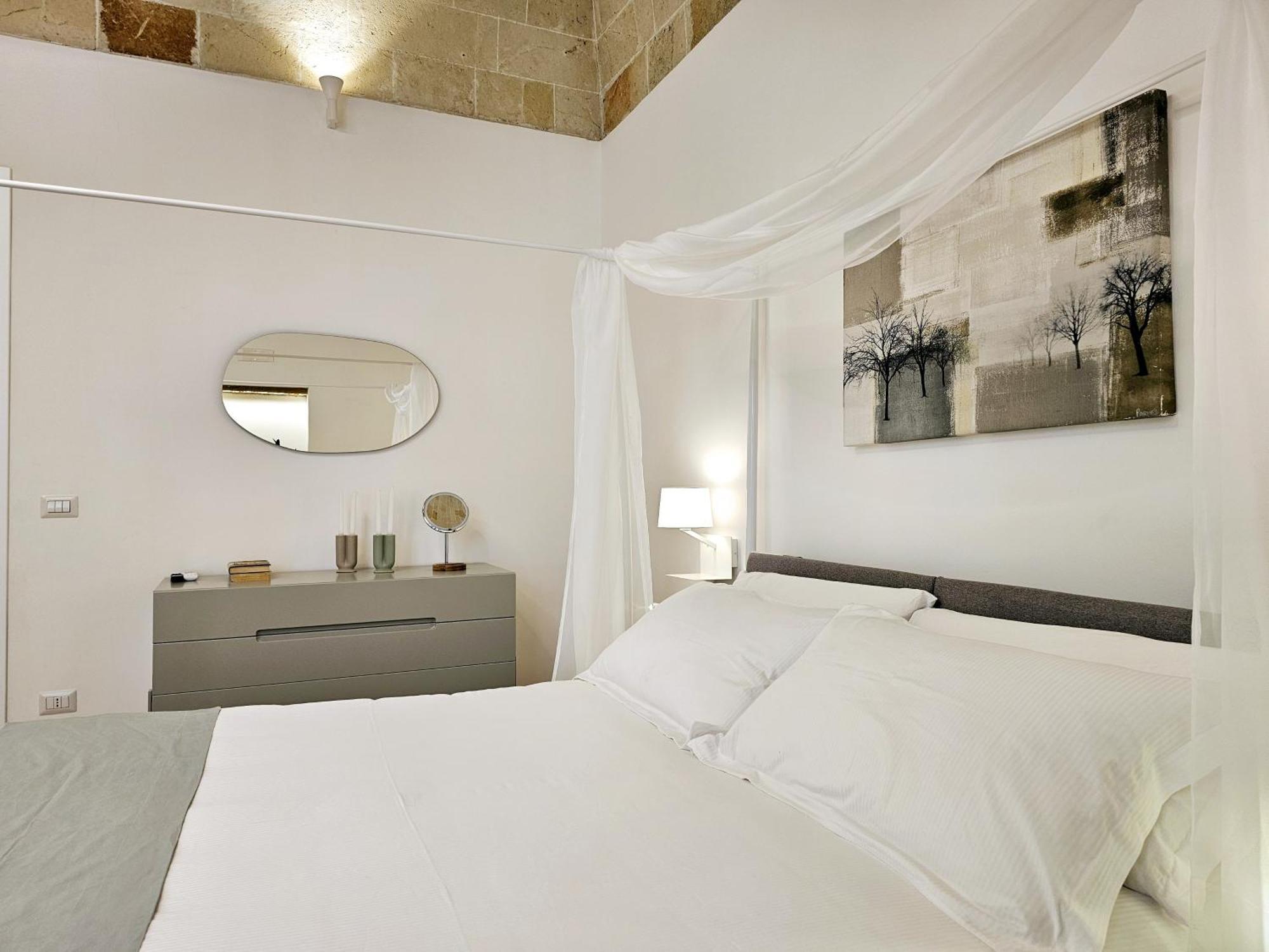 Apulialux - San Lorenzo Luxury Apartment Con Jacuzzi In Centro Brindisi Exterior photo
