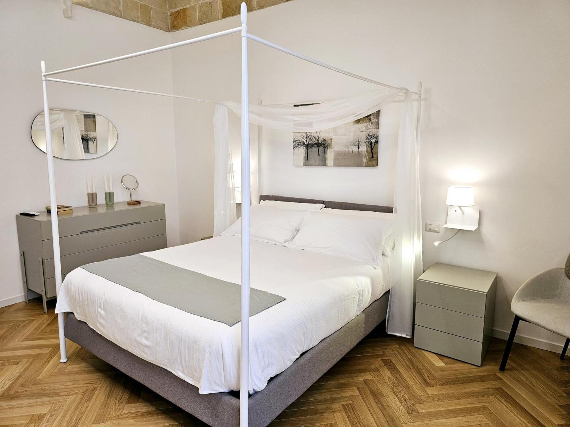 Apulialux - San Lorenzo Luxury Apartment Con Jacuzzi In Centro Brindisi Exterior photo